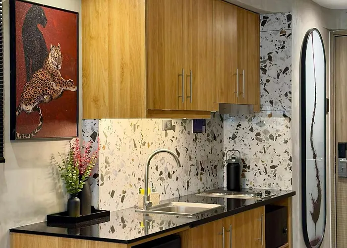 Modern End Unit In Edsa Mandaluyong