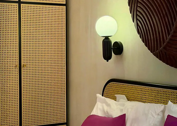 Modern End Unit In Edsa Mandaluyong 3*