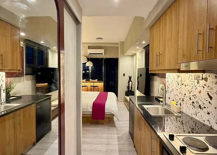 Modern End Unit In Edsa Mandaluyong Apartahotel Manila