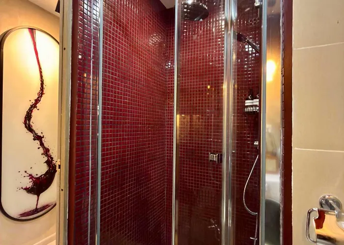 Modern End Unit In Edsa Mandaluyong Apartahotel 3*